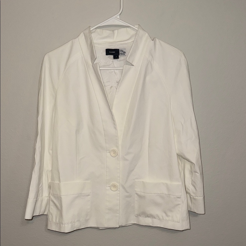 Saks Fifth Avenue Women's White Blazer - size 4. B6